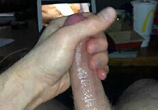 गे स्टड सोलो एक्शन में भारी लोड झाड़ता है, उसकी तीव्र रिलीज तैयार?