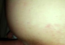 सेक्सी गांड वाली वाइफ वाइब्रेटर के साथ डॉगी के लिए झुकती है