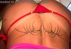 डैडीब्लैक का एले के साथ जंगली टाइम तीव्र एक्शन में