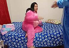 Hago pijama con amigo gay, su enorme polla me sorprende