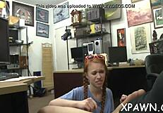 नॉन-प्रोफेशनल हमें हार्डकोर चूसने और चोदने के स्किल्स दिखाता है