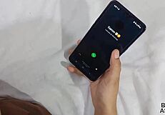 ब्रूनेट मिल्फ भतीजी ने चीटिंग की, पति कॉल पर गांड में क्रीमपाई