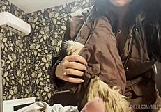 milfycalla- मेरे फर जैकेट पर कम का धमाका!