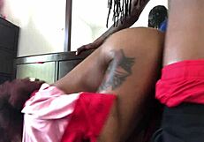 टीन लैटिना ने मोटे लंड पर हार्ड चुदाई के साथ क्रीमी फिनिश किया