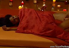 कोरियन मसाज गर्ल न्यूरू मसाज के साथ स्किल्ड हैंडजॉब से परम सुख देती है