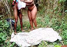 मेरा बेस्ट वे लोकल है, ऐसे बेंड ओवर करके लिक करना