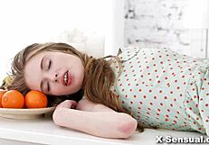 अरे, देखो स्वीट अडेल बाय की पैशनेट फ्रूट एक्शन X-Sensual के साथ