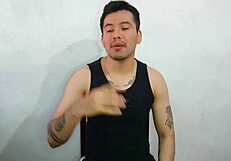 Jovencito Le Da Sexo Oral a la Polla Enorme Gruesa del Tio de Su Mejor Amiga Se Come Su Leche Relato Sexual