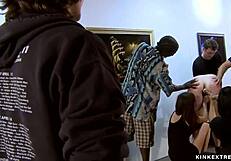 यो, बिग नेचुरल टिट्स ब्लॉन्ड पब्लिक में हार्ड फक हो रही है, डेम! 😍