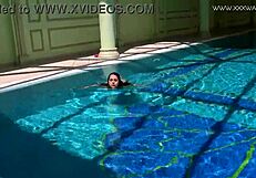 जेसिका ने अपनी सेक्सी अंडरवाटर वाइब से प्रोड्यूसर का ध्यान खींचा!