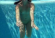 जेसिका ने अपनी सेक्सी अंडरवाटर वाइब से प्रोड्यूसर का ध्यान खींचा!