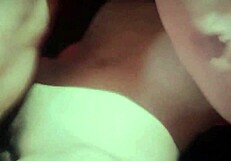 Madrastra cachonda hace lluvia dorada a hijastro!