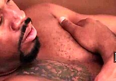 मुस्लिम वुमन हिजाब में हर ब्लैक नेबर से फन के लिए मिलती है