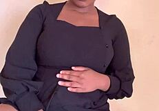 ebony girl masturbates her huge clit