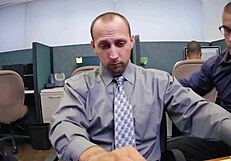 डोनट डिलीवरी के बाद ऑफिस में गे हार्डकोर चुदाई का मज़ा