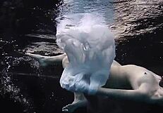 andrejka stuns with incredible underwater moves in pool