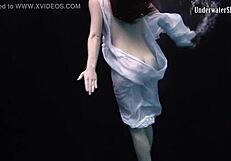 andrejka stuns with incredible underwater moves in pool