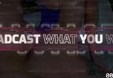 मैं वेबकैम पर डीप थ्रोटिंग ट्राई करती हूं जब तक गैगिंग और फ्रेंड के फेस को कवर नहीं करती