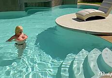 Blondes Kyra and Chessie Finger Pussies