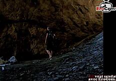 une jeune fille amateur française maigre se fait sodomiser en extérieur