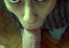 कैंडी क्रॉस स्टिकी फेशियल ब्लोजॉब के लिए घुटने टेकती हर बूंद लेती!