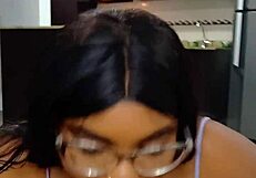 hermanastra me enseña lo rico que es una paja rusa