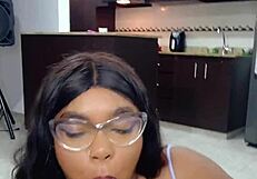 hermanastra me enseña lo rico que es una paja rusa