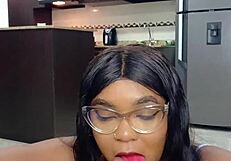 hermanastra me enseña lo rico que es una paja rusa