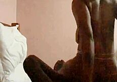 दैम, यह सेक्सी एबोनी स्टेप मॉम बिग ब्लैक कॉक पर राइड करती है!