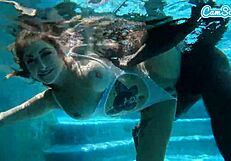 हॉट 18+ टीन एमेच्योर बीबीसी द्वारा अंडरवॉटर में स्टीमी सेक्स में पाउंडेड