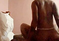 दैम, यह सेक्सी एबोनी स्टेप मॉम बिग ब्लैक कॉक पर राइड करती है!