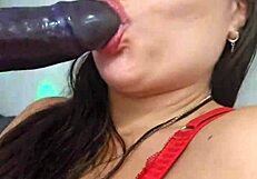 विशाल टॉय लंड को मुंह में गहराई तक ठूंसकर जबरदस्त फेस फक एक्शन!