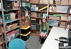 एलपी ऑफिसर ने अवा पार्कर झुकाया चूत फाड़ चुदाई के लिए