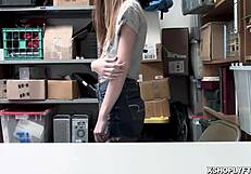 एलपी ऑफिसर ने अवा पार्कर झुकाया चूत फाड़ चुदाई के लिए