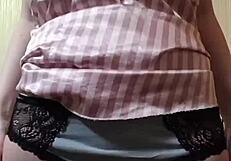 Why Does Elza Kom’s Pussy in Pantalone Smell So Good?