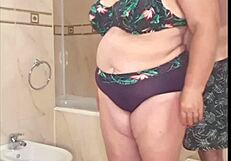 damn! so much sand in her fat ass and pussy after beach fun!