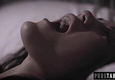 Kendra Spade small 18+ hands se ass pounding crave karti wild session mein
