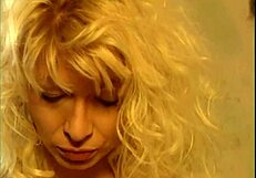 क्या कभी देखा ऐसा शाही अंदाज़, Anaxtasia का रेट्रो चूसना?