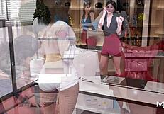 anime girl reveals her ass in fashion business