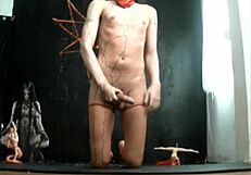 Barefeet Whore Shows Off Feet for Fetish Fans Now!