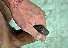 gozando gostoso no banho com vizinhos