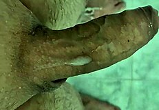 gozando gostoso no banho com vizinhos