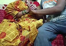 विश्वास नहीं होता, मेरी आंटी पीले साड़ी में! रैंच पर झुककर मेरे साथ डॉगीस्टाइल एनल किया