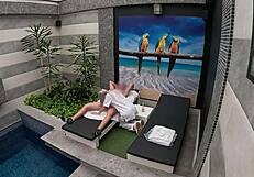 Blonde Teen 18+ Gives Intense Blowjob In Private Suite.