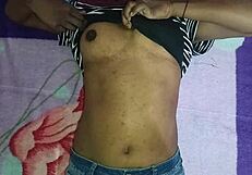 इंडियन बीवी ने बेडरूम में पति के दोस्त को चोदा