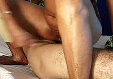 वाह! देसी कपल बेडरूम ऑर्गी में हॉट और स्लट्टी चुदाई करता है!