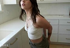 यो, सौतेली बहन चैनल कैमरिन कहती है उसकी टाइट गांड असली एनल के लिए तैयार है