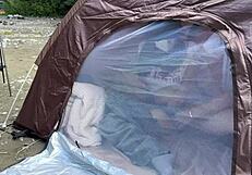 Amateur college girl holds back voice during tent fellatio in outdoor camp