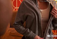 बड़े टिट्स मिल्फ ब्लैक स्टड से वाइल्ड सेशन चुराकर हार्डकोर मजा लेती है!