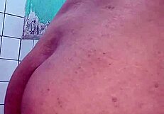 De mañana es relajante estimularse el culo en gay solo